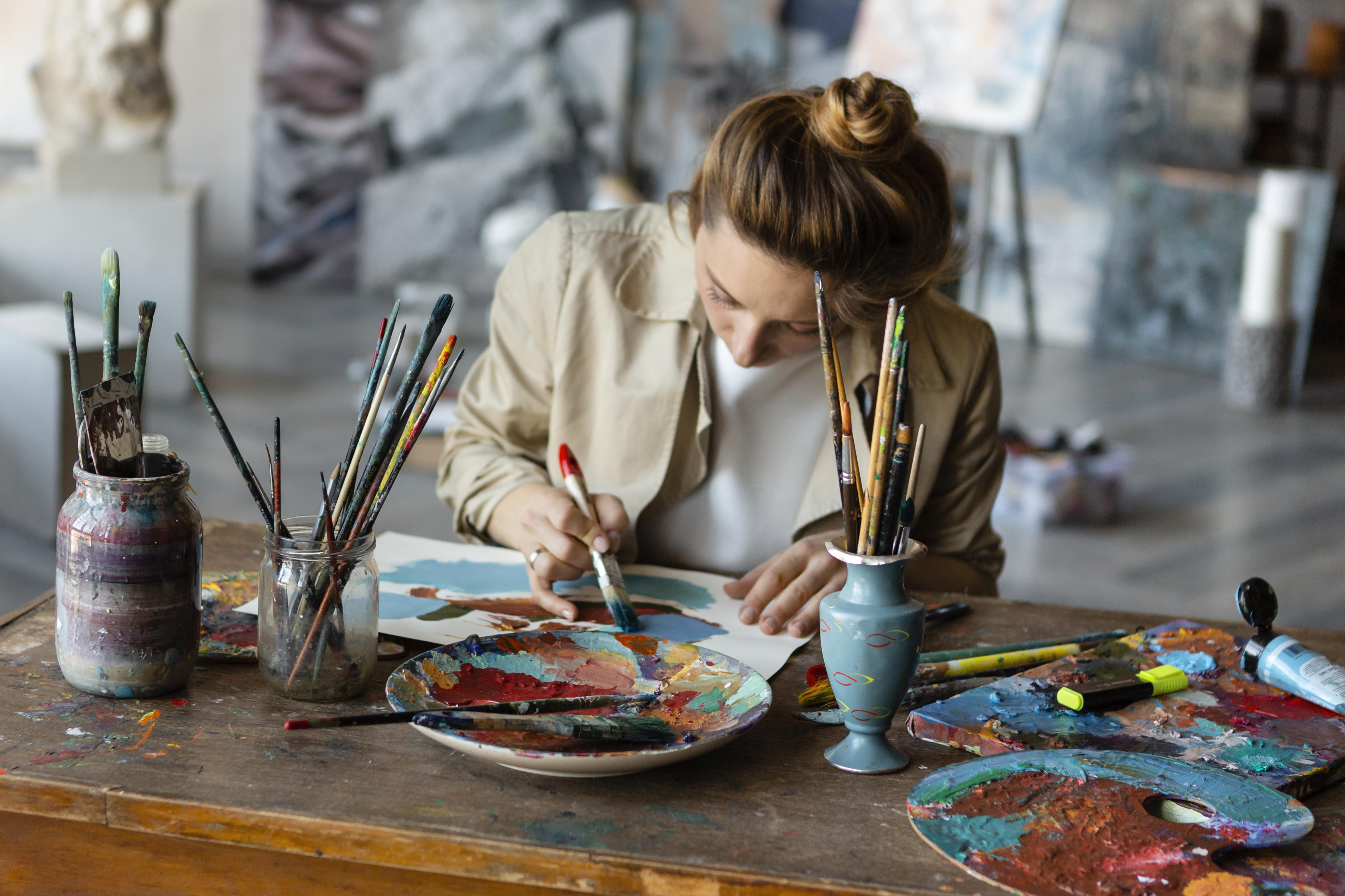 Freepick woman painting desk